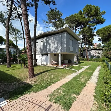 Villa Mistral Lignano Sabbiadoro Exterior photo